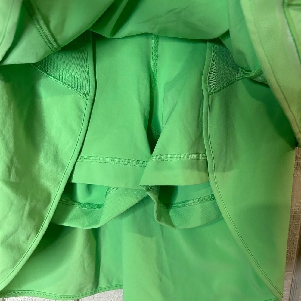 Lululemon Hotty Hot High Rise Skirt in Scream Green, size 4.